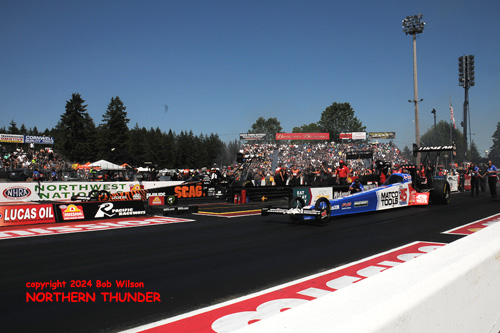 Antron Brown (near lane) vs Justin Ashley (far lane)